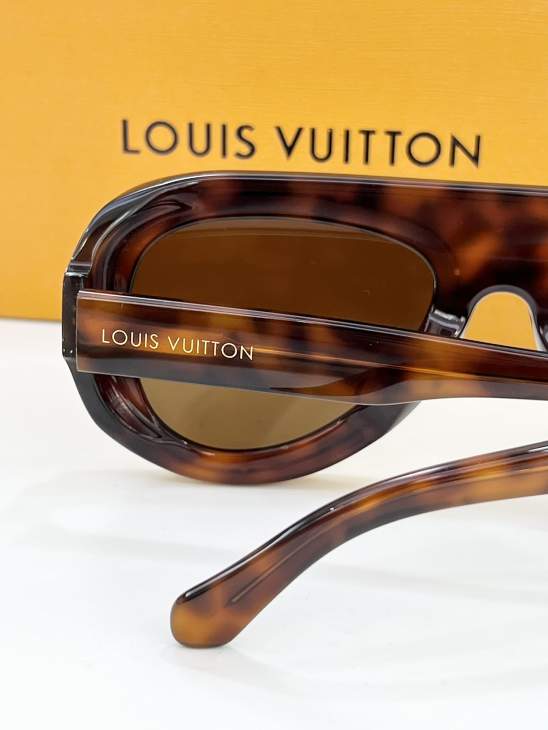 Picture of Louis Vuitton Sunglasses _SKUfw77096047fw